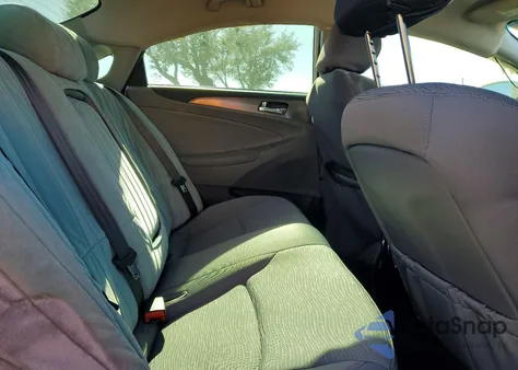 2013 Hyundai Sonata Hybrid z USA, uszkodzony, nr VIN KMHEC4A46DA076968